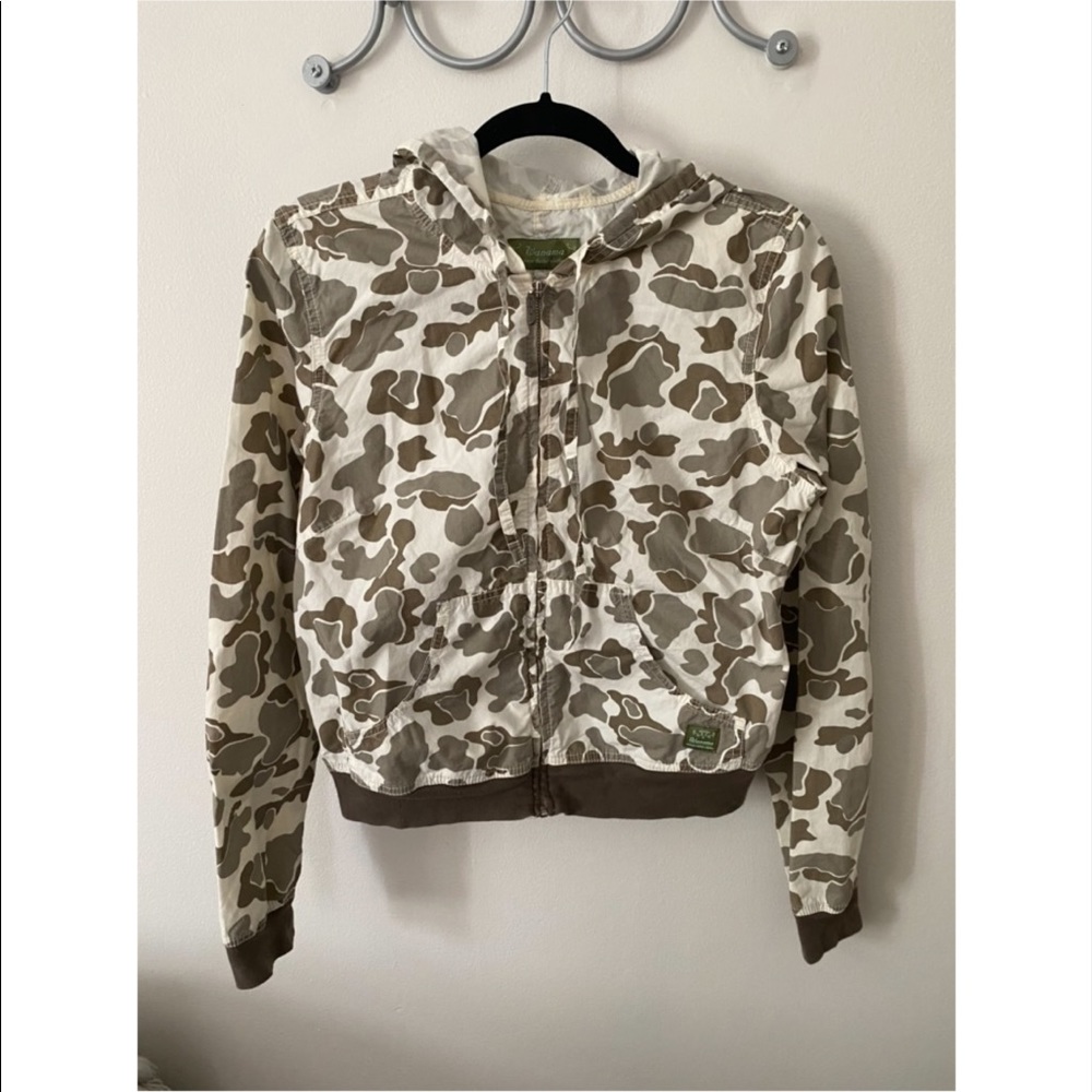Windbreaker/zip up jacket